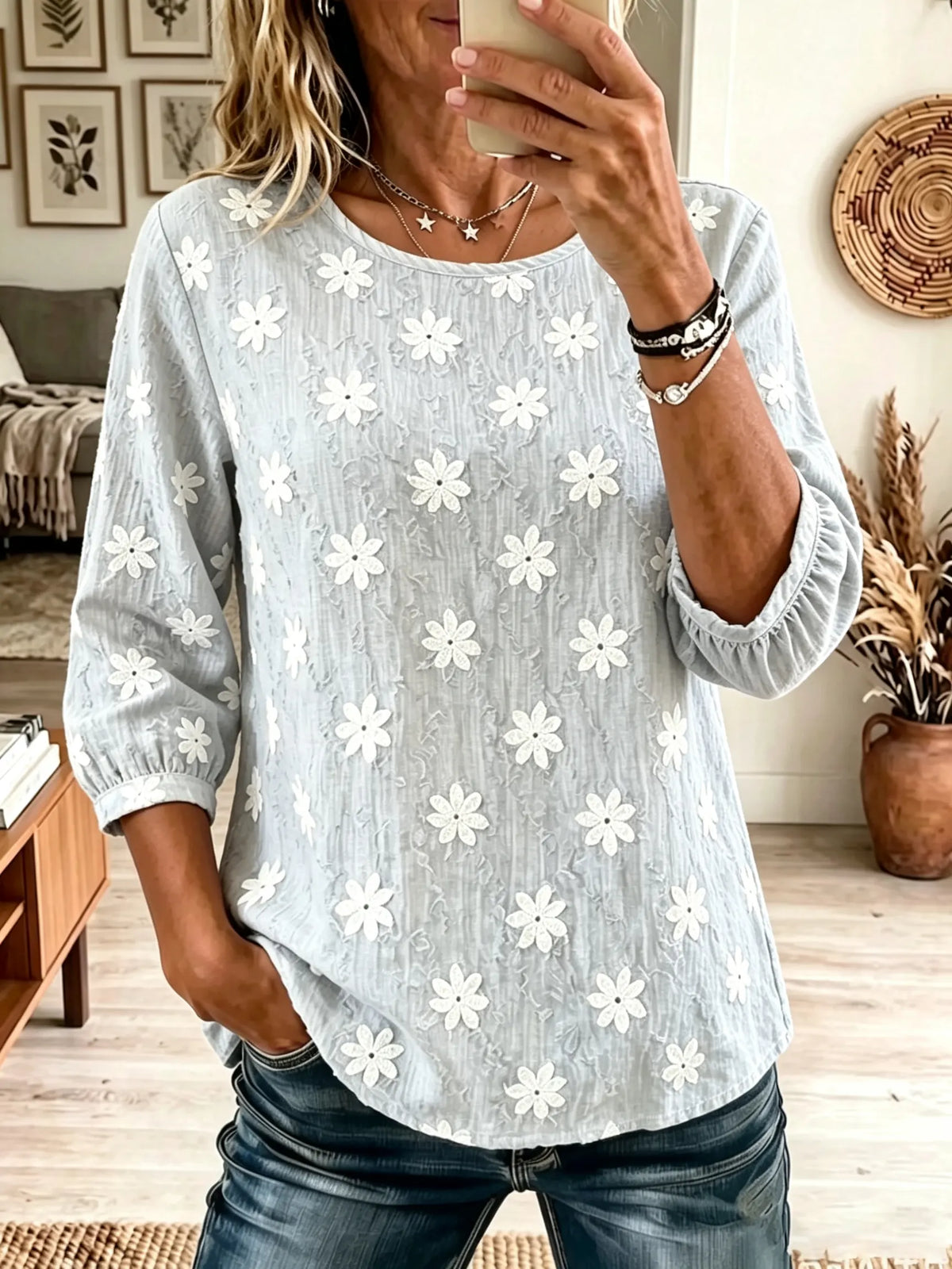 Women's Daisy Floral Textured 3/4 Sleeve Blouse