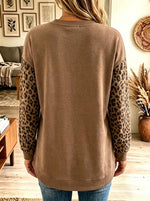 Women's Leopard Sleeve Merry Christmas Graphic Sweatshirt