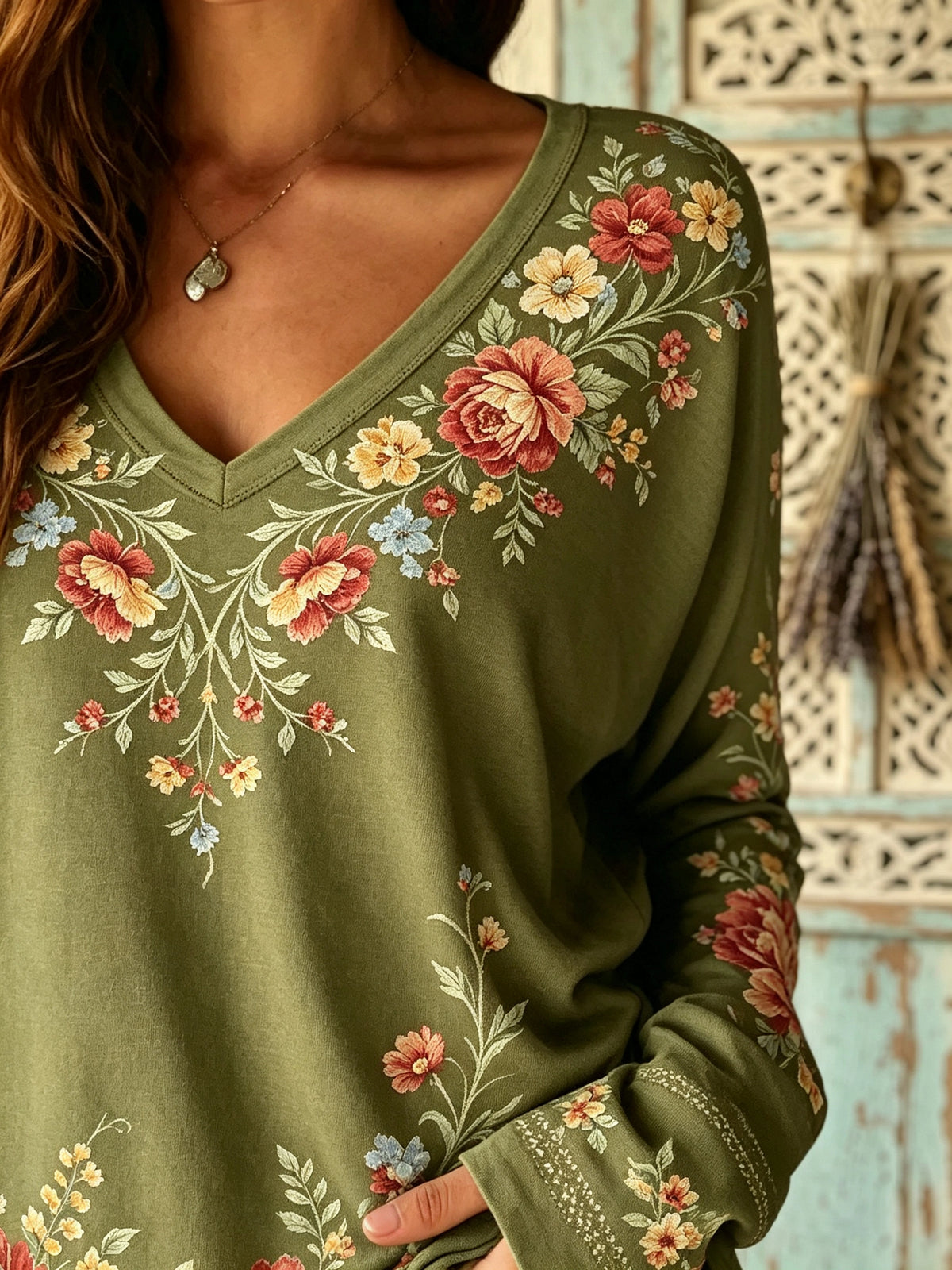 Women's Vintage Floral Border Print V-Neck Top